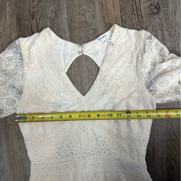 Soieblu • Short Sleeve V-Neck Mixed Lace Sheath Dress - Picture 9 of 16